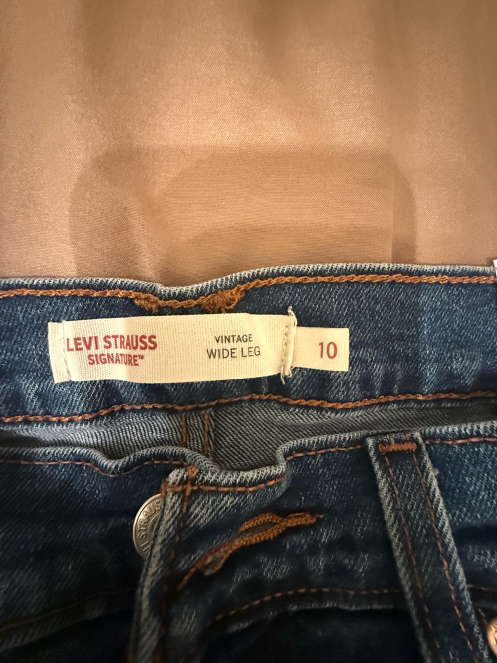 Levi's Women's Wide-Leg Jeans in Medium Blue Wash - Picture 3 of 5